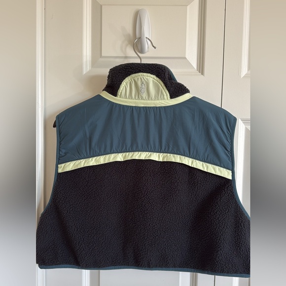 Free People Movement Hit the Slopes Crop Vest - Picture 2 of 4